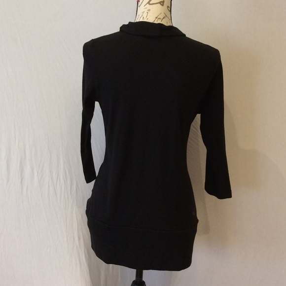 Jennie & Marlins Stretchy Sweater with vowel neck - Picture 2 of 4